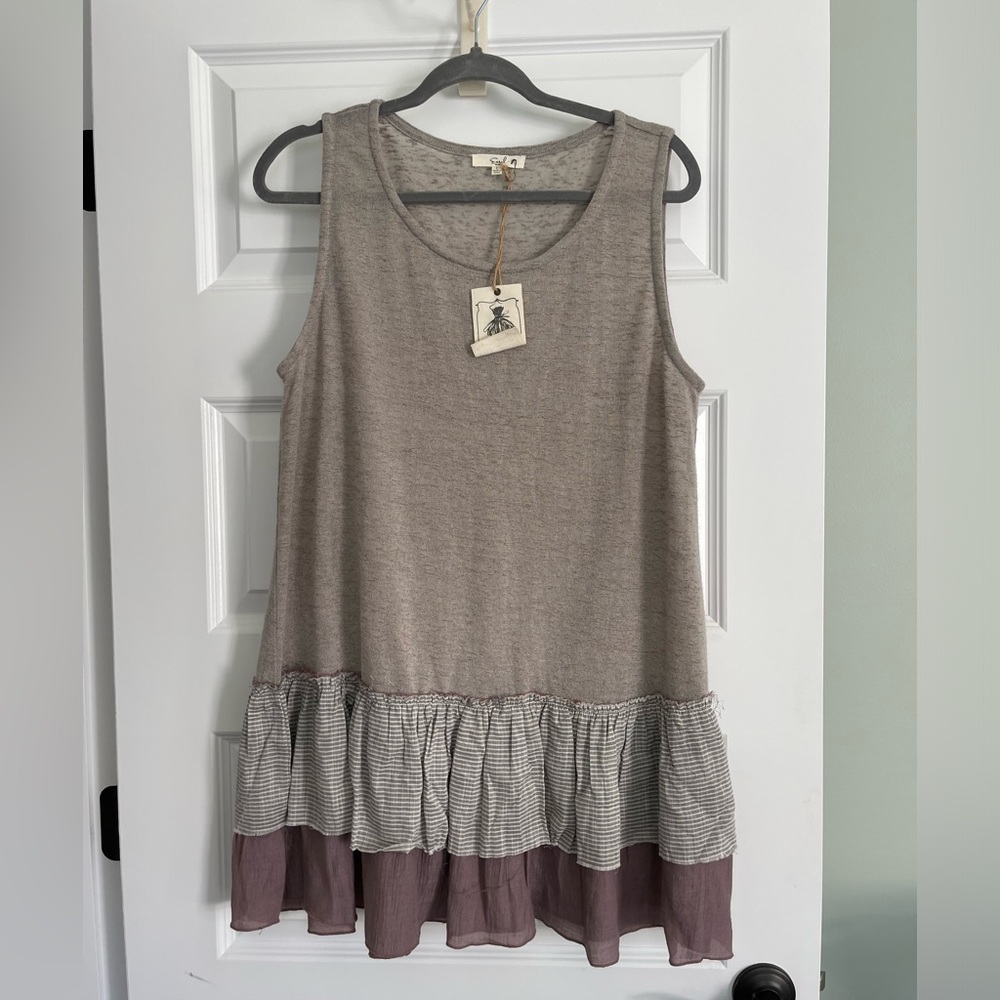 Easel Women’s Long Tank NWT size Large